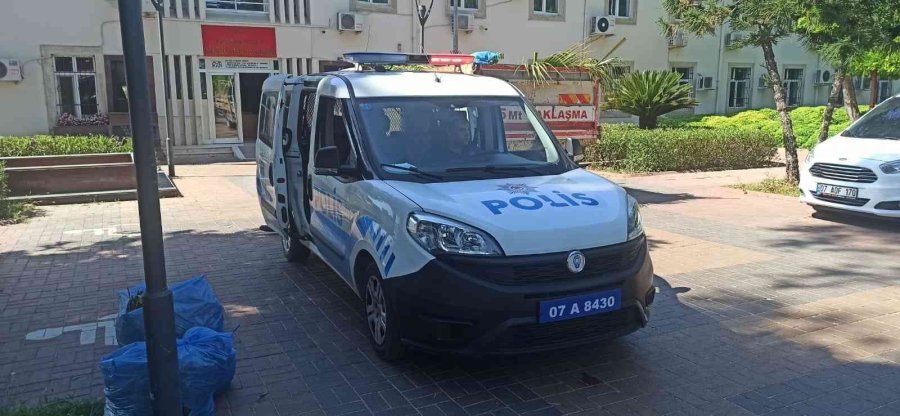 Kimliğini Kaybeden Genci Sınava Polisler Yetiştirdi