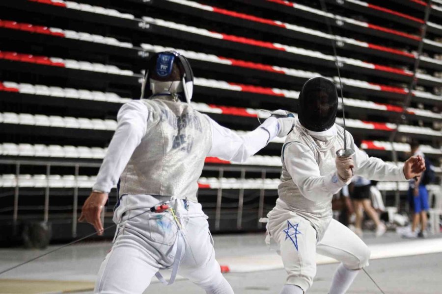 Avrupa Eskrim Şampiyonası Antalya’da, Heyecan Dolu Müsabakalarla Devam Ediyor