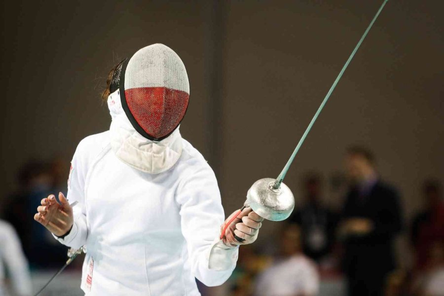 Avrupa Eskrim Şampiyonası Antalya’da, Heyecan Dolu Müsabakalarla Devam Ediyor