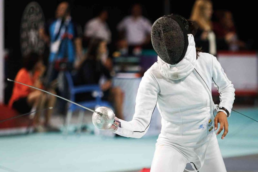 Avrupa Eskrim Şampiyonası Antalya’da, Heyecan Dolu Müsabakalarla Devam Ediyor