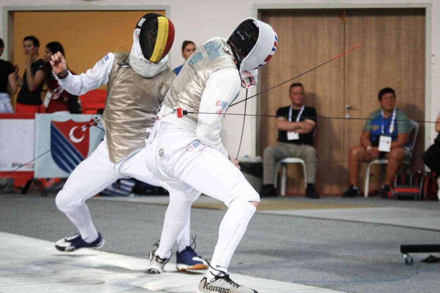 Avrupa Eskrim Şampiyonası Antalya’da, Heyecan Dolu Müsabakalarla Devam Ediyor