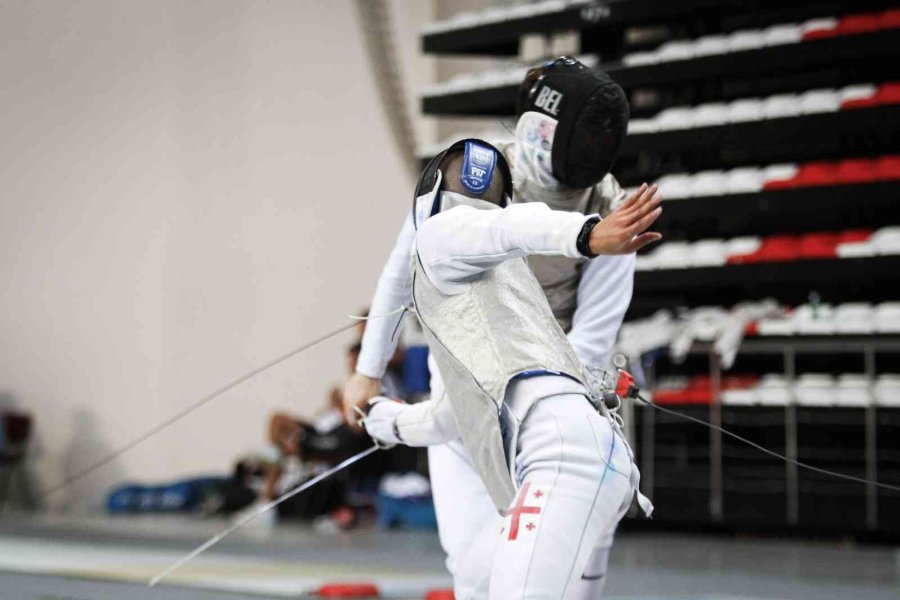Avrupa Eskrim Şampiyonası Antalya’da, Heyecan Dolu Müsabakalarla Devam Ediyor
