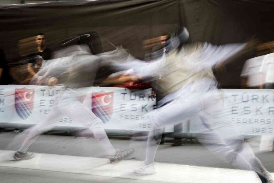 Avrupa Eskrim Şampiyonası Antalya’da, Heyecan Dolu Müsabakalarla Devam Ediyor