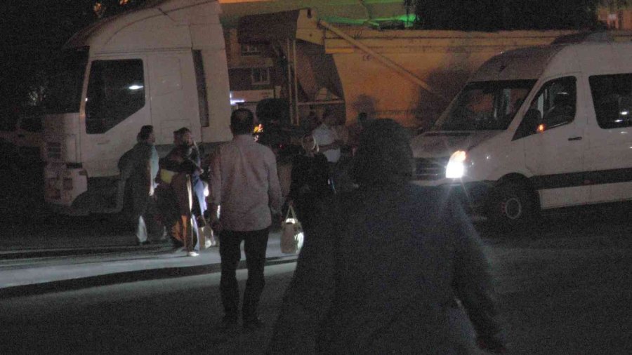 Devrilen Yük Treni Nedeniyle Mahsur Kalan Yolcular Kayseri’den Aktarma İle Gönderildi