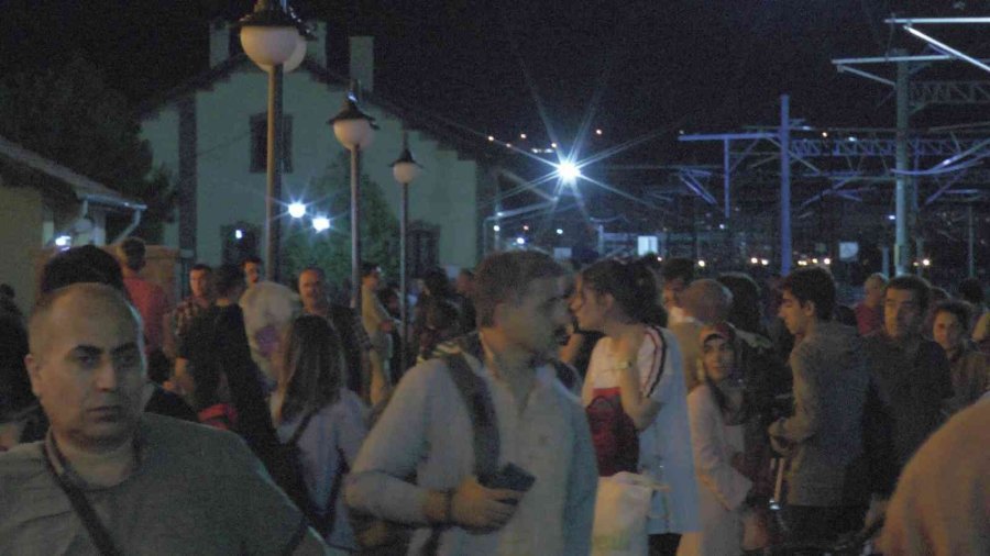 Devrilen Yük Treni Nedeniyle Mahsur Kalan Yolcular Kayseri’den Aktarma İle Gönderildi