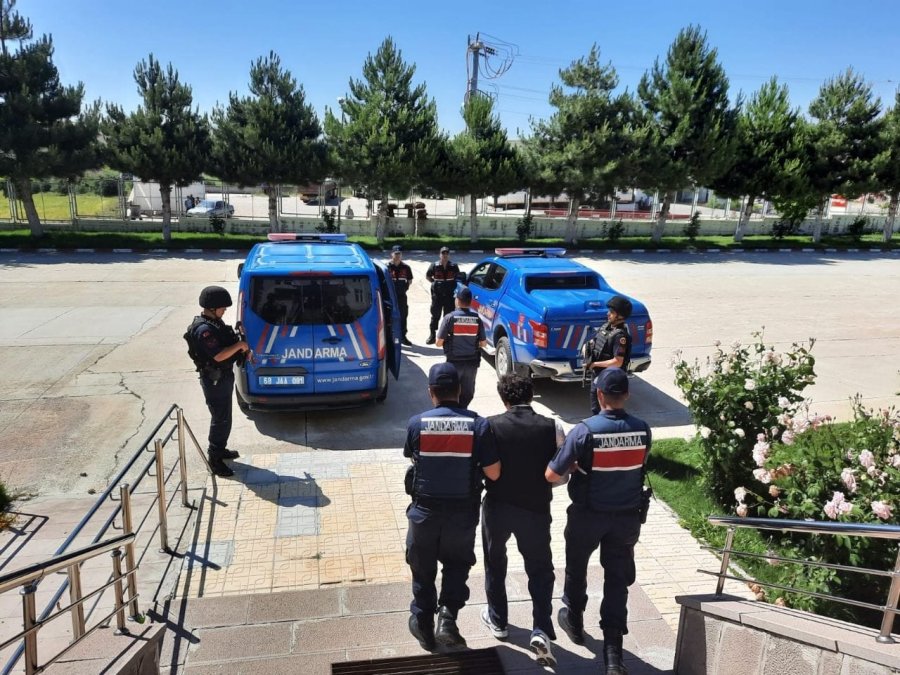 Karısını 10 Yıl Önce Öldüren Zanlı Jasat’ın Operasyonuyla Ahırda Yakalandı