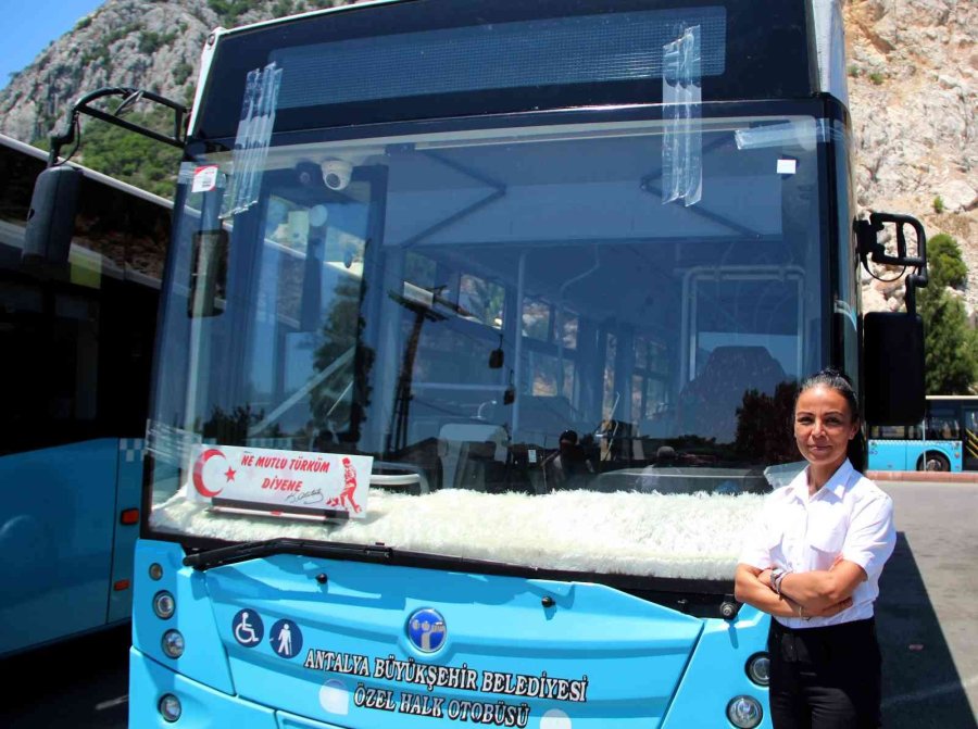 Erkeklerin Tepkisine Rağmen, Mesleğini 9 Yıldır Başarıyla Yapıyor