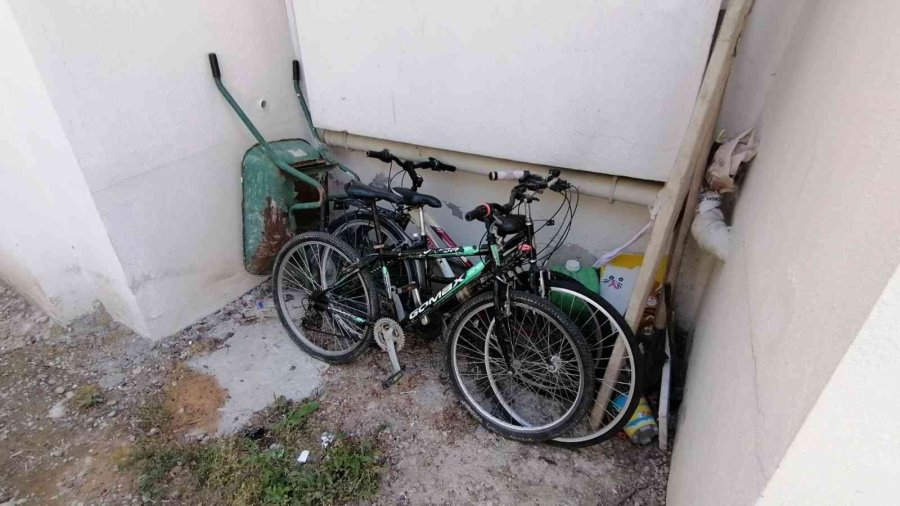 Laf Atıp Sarkıntılık Yapmaktan Yakalandı, 2 Adet Bisiklet Çaldığını İtiraf Etti