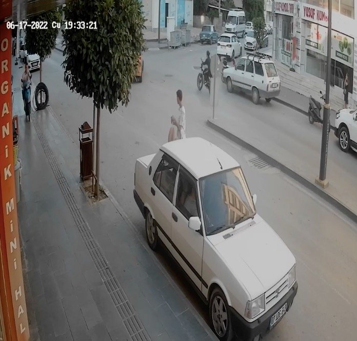 Antalya’da Ters Yönden Yola Çıkan Ticari Taksi Motosiklet Sürücüsünün Ölümle Burun Buruna Getiedi