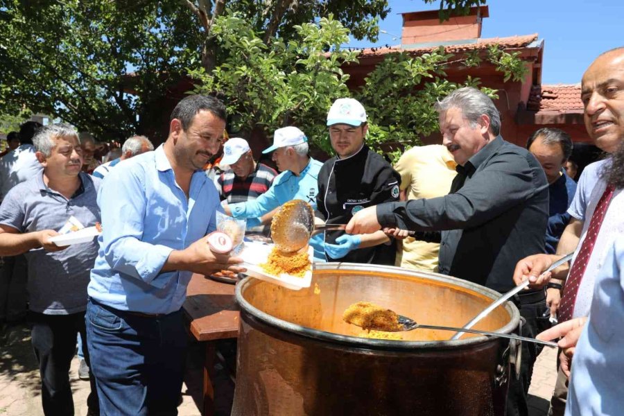 Turan Mahallesi’nde ’şükür Duası’ Yapılarak Pilav İkram Edildi