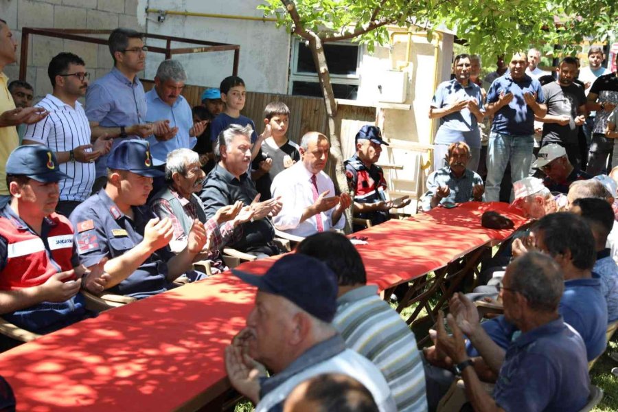 Turan Mahallesi’nde ’şükür Duası’ Yapılarak Pilav İkram Edildi