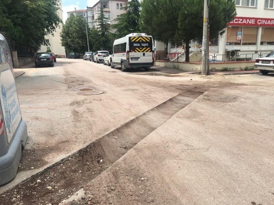 Yolu Kesen Çukur Araç Sürücülerinin Korkulu Rüyası Oluyor