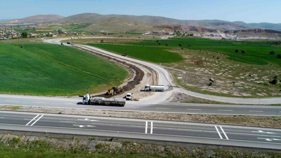 Talas’ta Asfalt Yenileniyor, Sökülenler Altyapı Oluyor