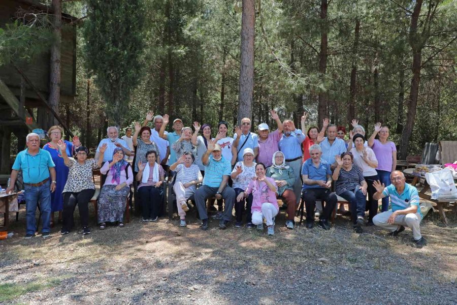 Parkinson Hastaları Piknikte Moral Buldu