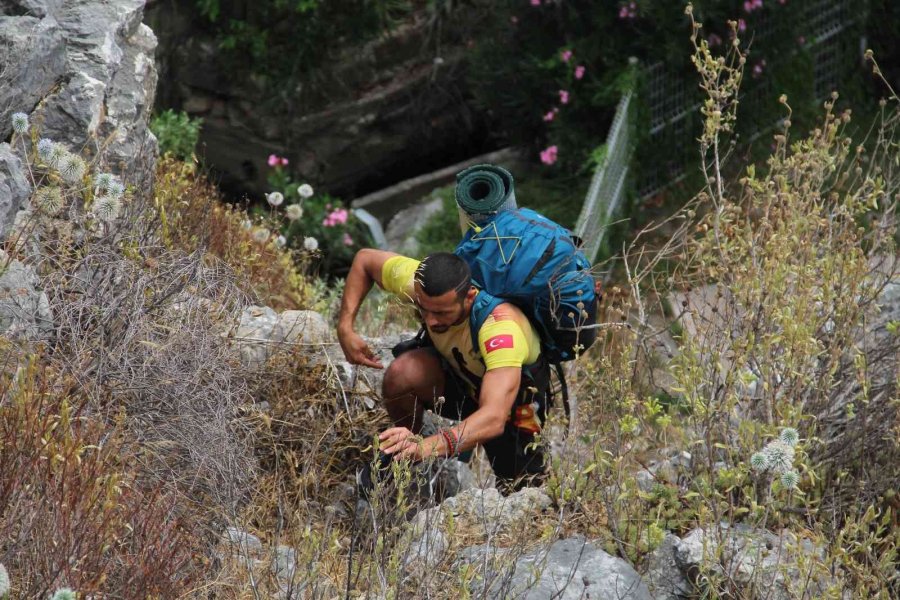 Üç Yıl Önce Çıktığı Dağda Mahsur Kalan Gencin Yaşadıkları Hayatını Değiştirdi