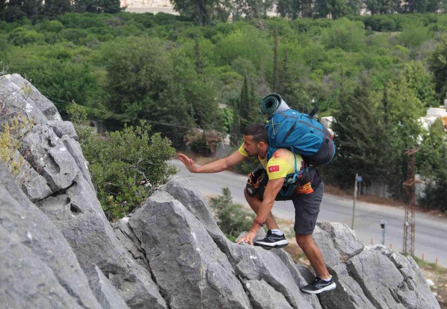 Üç Yıl Önce Çıktığı Dağda Mahsur Kalan Gencin Yaşadıkları Hayatını Değiştirdi