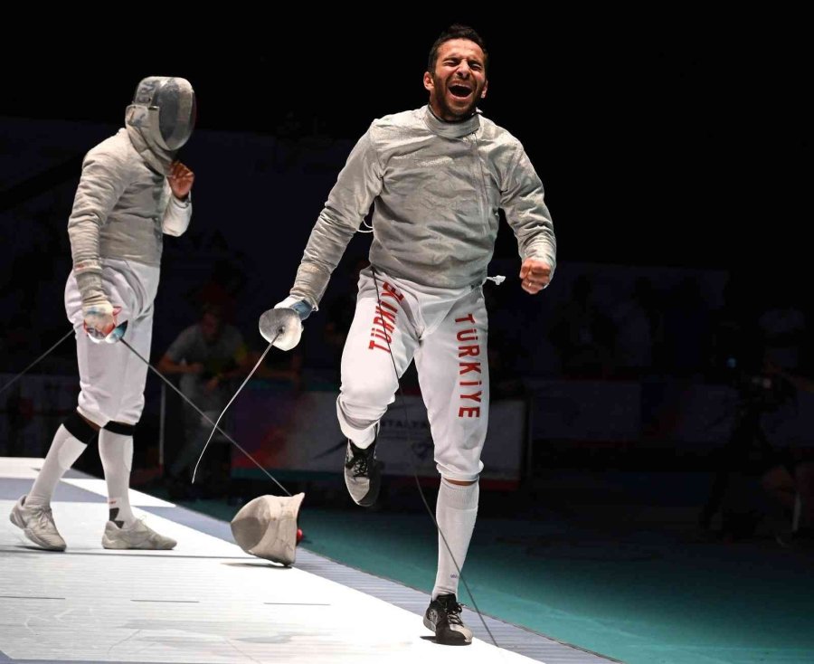 Erkekler Kılıç Takımından Tarihi Avrupa Derecesi