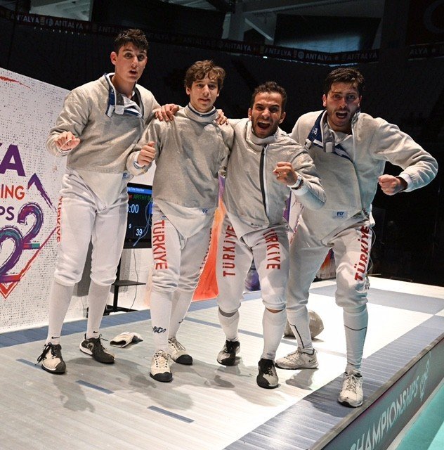 Erkekler Kılıç Takımından Tarihi Avrupa Derecesi