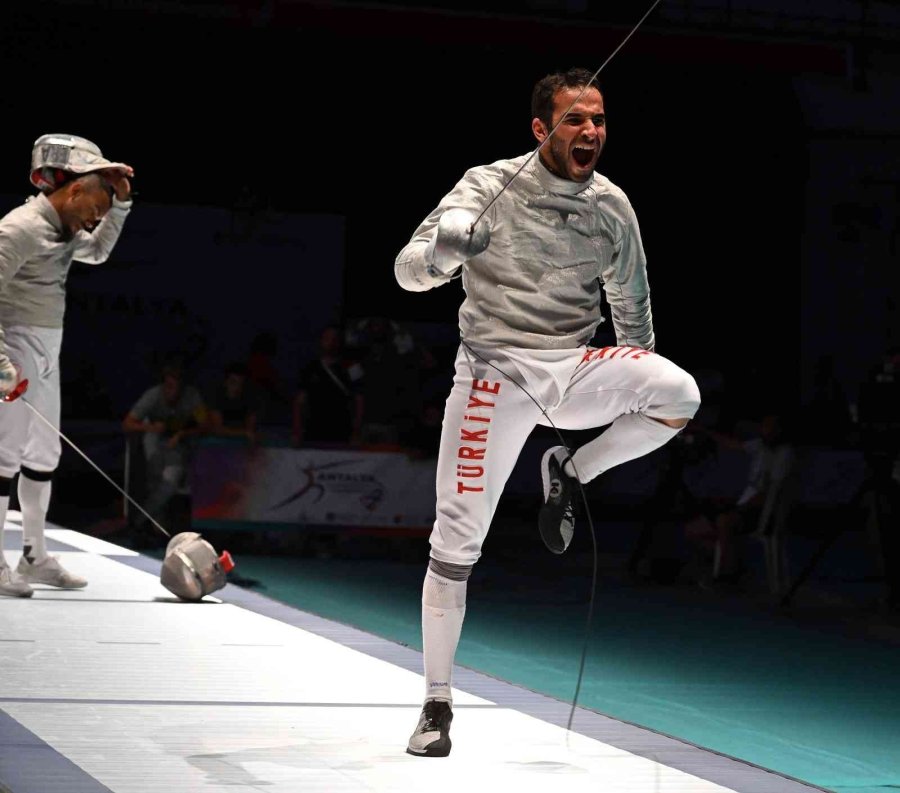 Erkekler Kılıç Takımından Tarihi Avrupa Derecesi