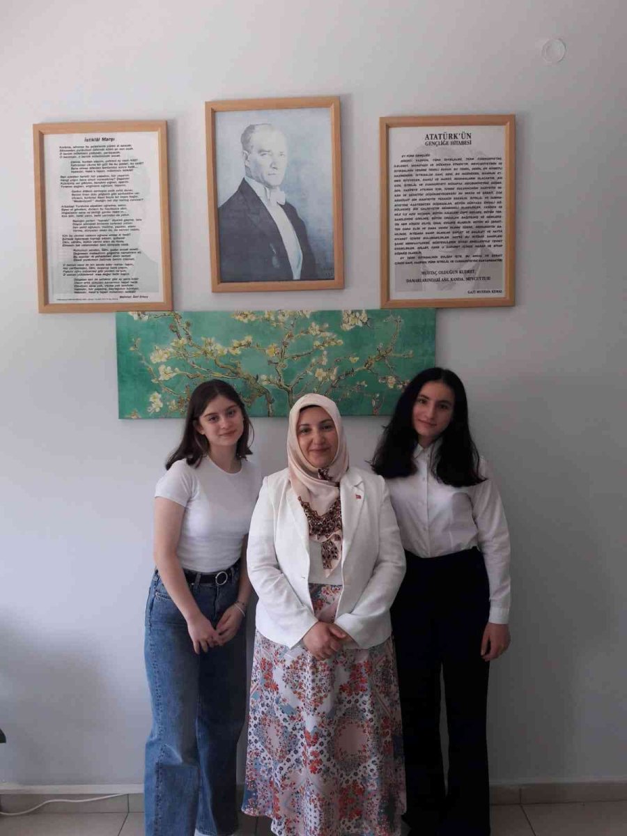 Eskişehir Salih Zeki Anadolu Lisesi, ‘8. Uluslararası Hukuk Sempozyumu’nda