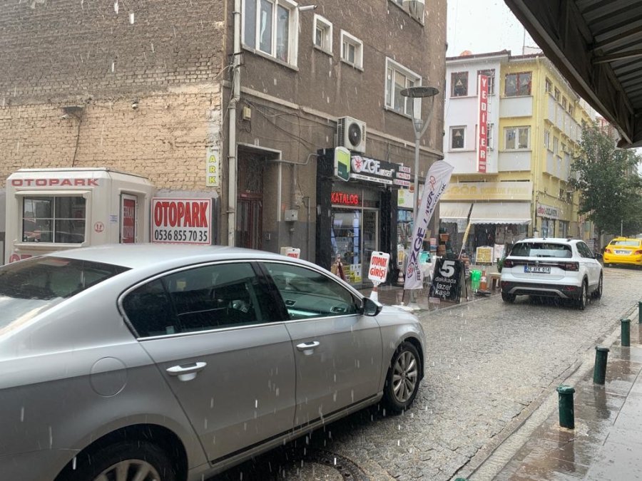 Eskişehir’de Ceviz Büyüklüğünde Dolu Etkili Oldu