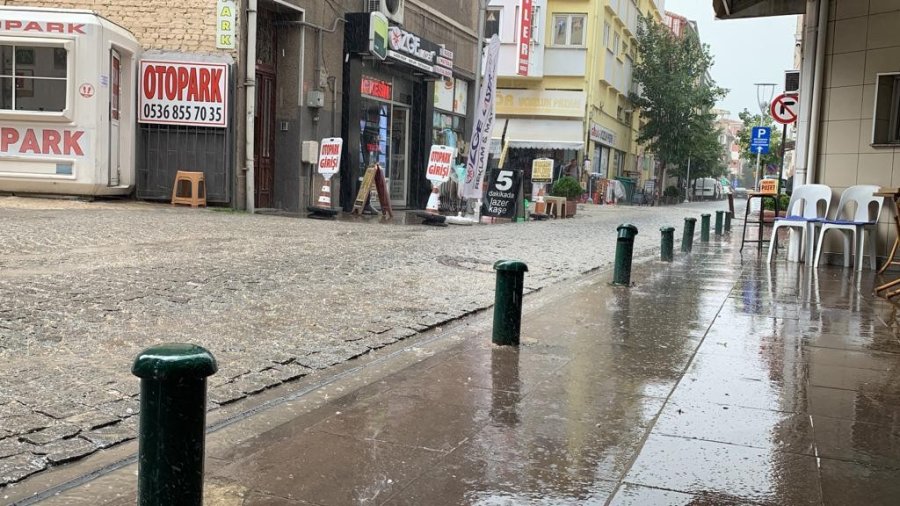 Eskişehir’de Ceviz Büyüklüğünde Dolu Etkili Oldu
