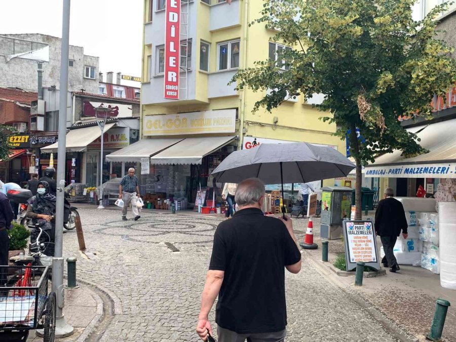 Eskişehirliler Yaz Ayında Şemsiyeleri Çıkardı