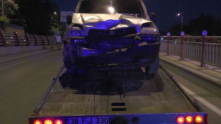 Kayseri’de 6 Araç Alt Geçitte Birbirine Girdi: 4 Yaralı