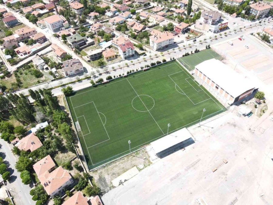 Tomarza Kapalı Spor Salonu Ve İlçe Stadı Yenilendi