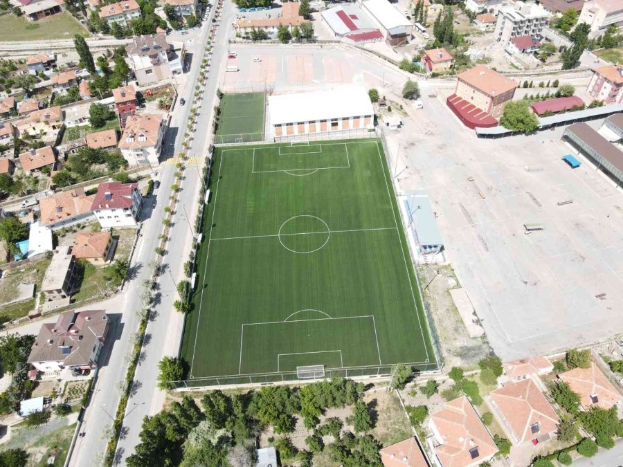Tomarza Kapalı Spor Salonu Ve İlçe Stadı Yenilendi
