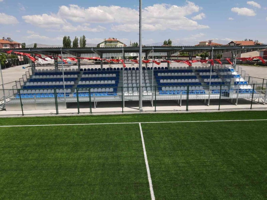 Tomarza Kapalı Spor Salonu Ve İlçe Stadı Yenilendi