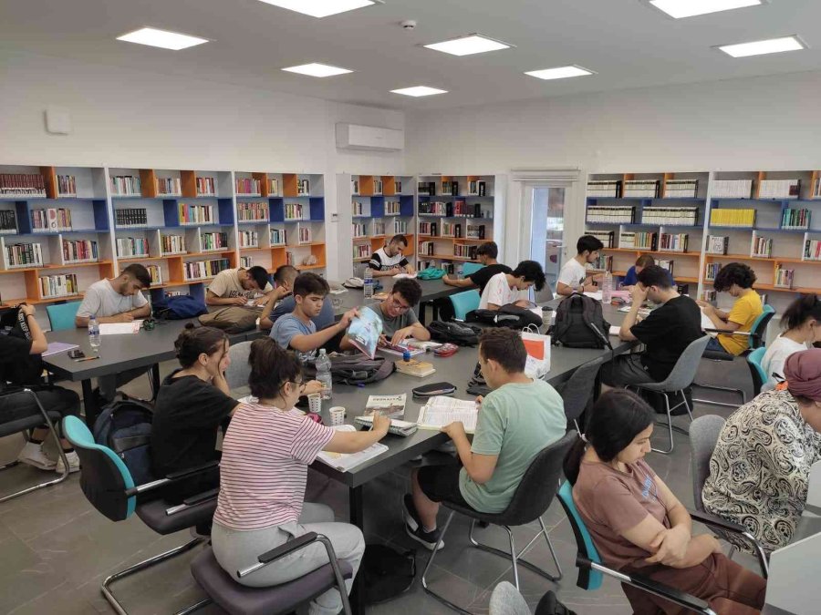 Kepez’in 12 Kütüphanesi Tamamlandı