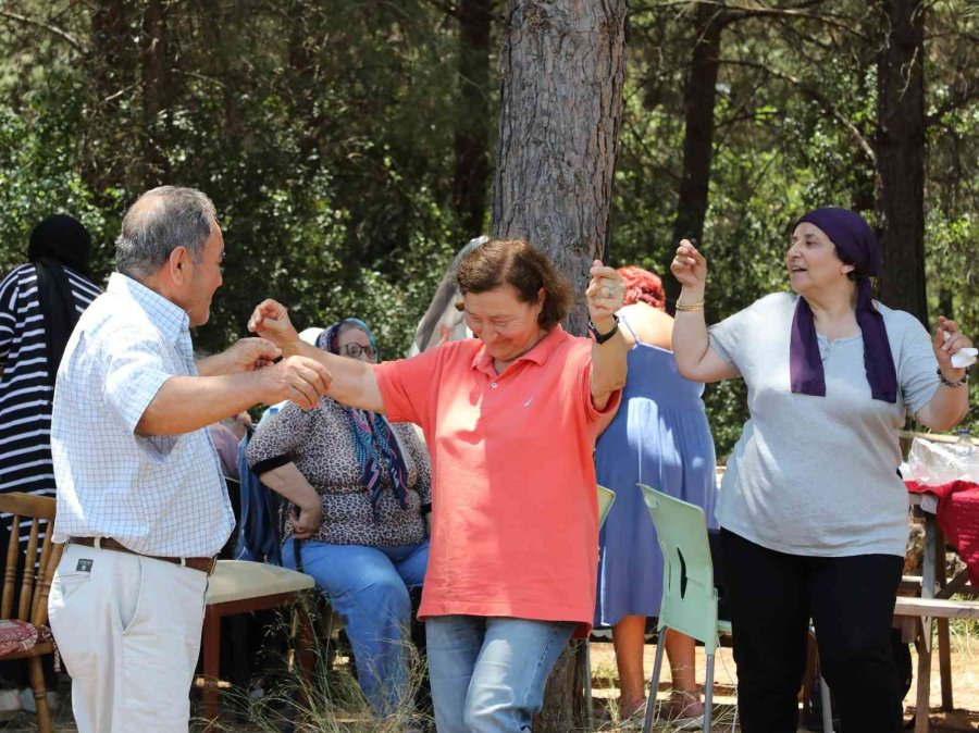Parkinson Hastaları Piknikte Moral Buldu