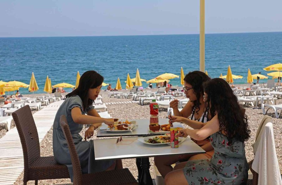 Ekdağ Konyaaltı Plajı Hizmete Açıldı