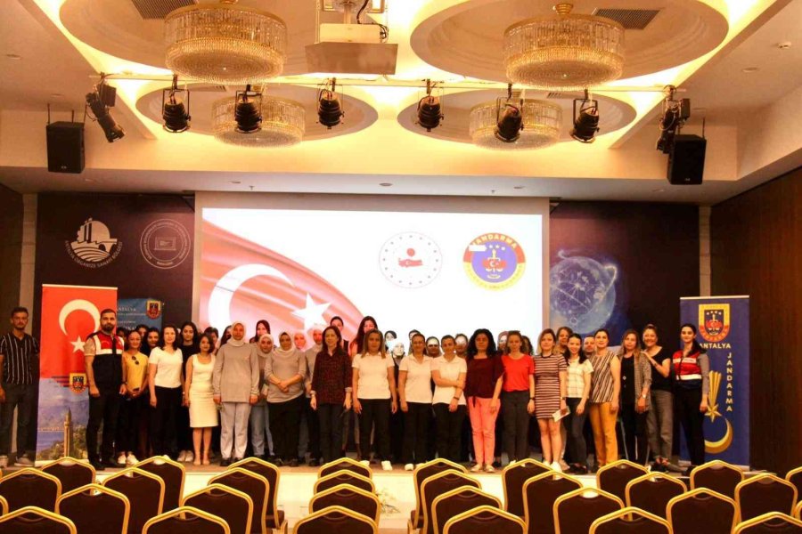 “en İyi Narkotik Polisi: Anne” Projesinde 2 Bin Anne Ve Anne Adayı Bilgilendirildi