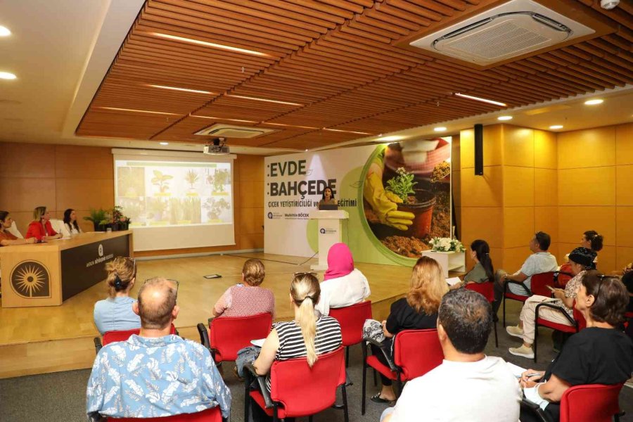 Evde Bahçede Çiçek Yetiştiriciliği Ve Bakımı Eğitimi Verildi