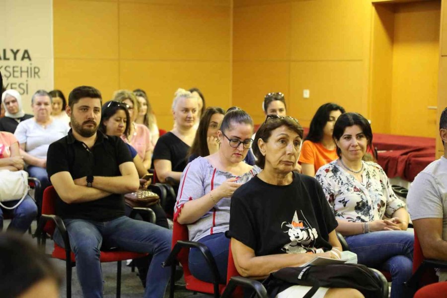 Evde Bahçede Çiçek Yetiştiriciliği Ve Bakımı Eğitimi Verildi