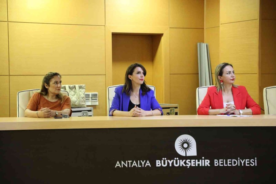 Evde Bahçede Çiçek Yetiştiriciliği Ve Bakımı Eğitimi Verildi