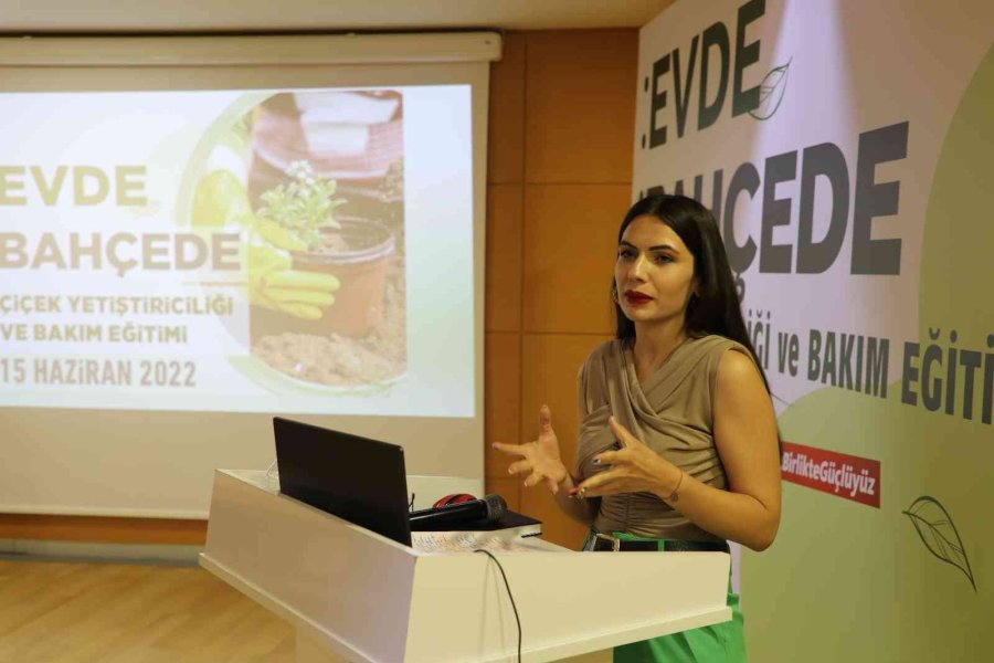 Evde Bahçede Çiçek Yetiştiriciliği Ve Bakımı Eğitimi Verildi