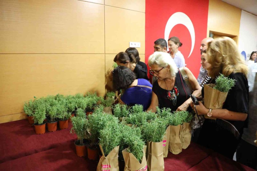 Evde Bahçede Çiçek Yetiştiriciliği Ve Bakımı Eğitimi Verildi