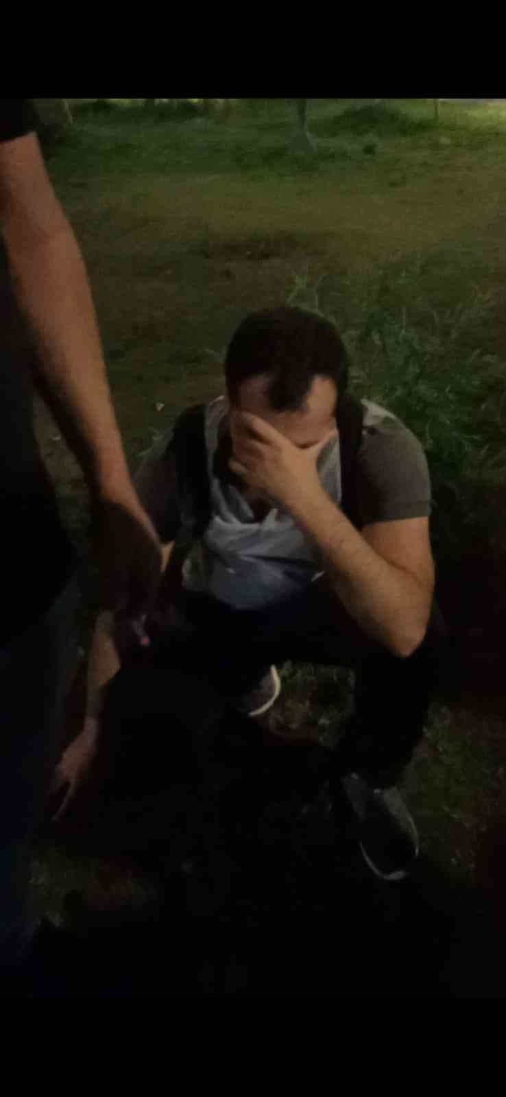 Salıncağa Binen İki Genç Kız, ’çakmak’ İsteyen Şahsa Olmadığını Söyleyince Darp Edildi