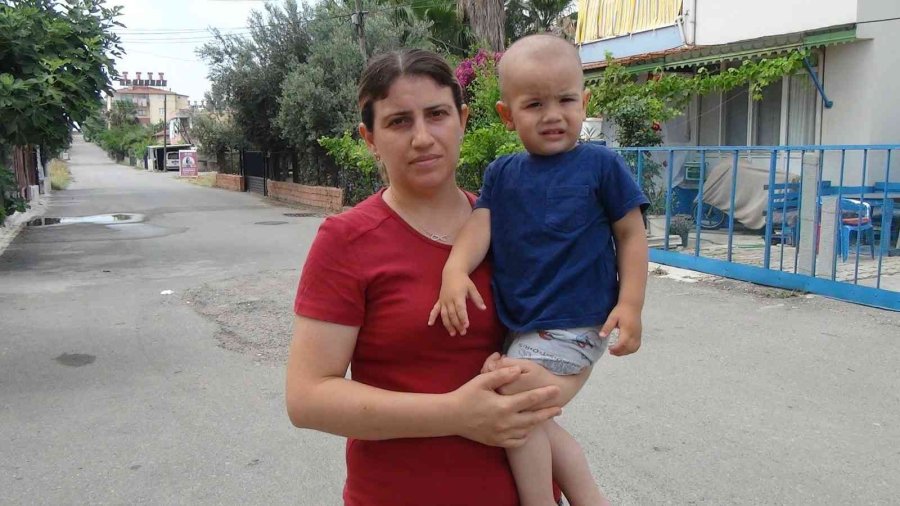 Sokaktan Hızla Geçen Lüks Otomobili Önce Durdurmak İstedi, Başaramayınca Kamera Kayıtlarıyla Şikayetçi Oldu