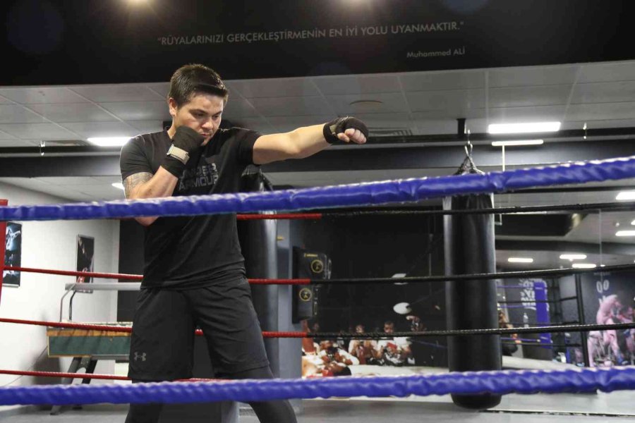 Eskişehirli Boksör, Ukraynalı Rakibi İçin Gün Sayıyor