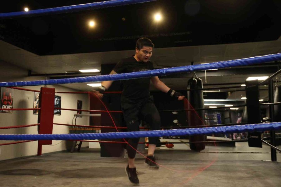 Eskişehirli Boksör, Ukraynalı Rakibi İçin Gün Sayıyor