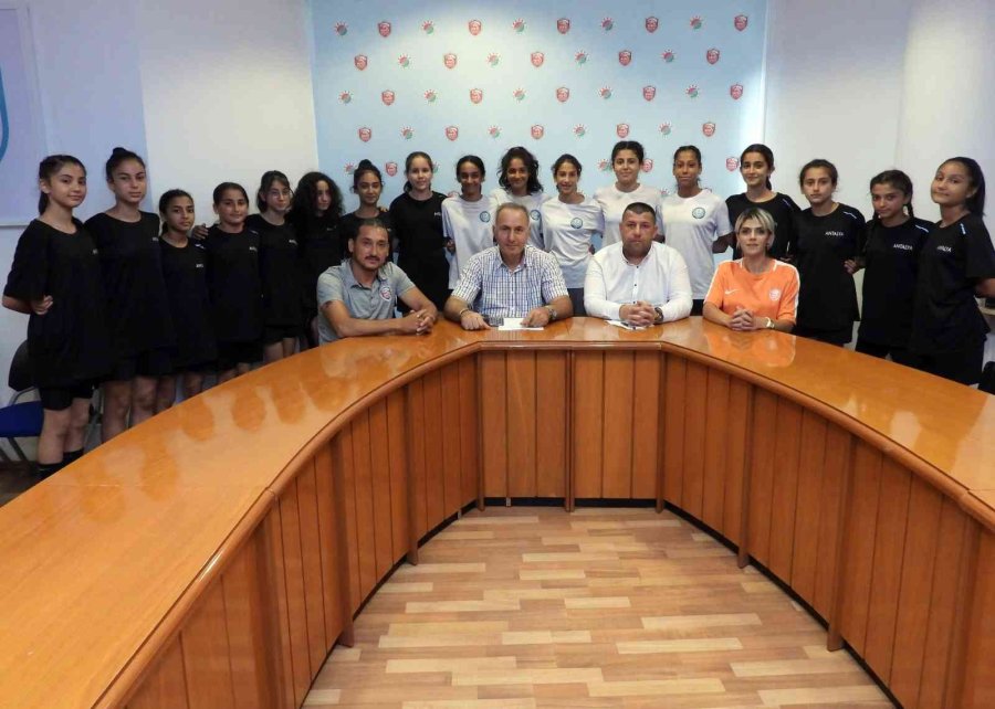 Şampiyonlar Kepezspor’da