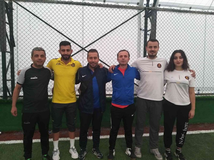 Dostluk Turnuvasında Kozlarını Paylaştılar