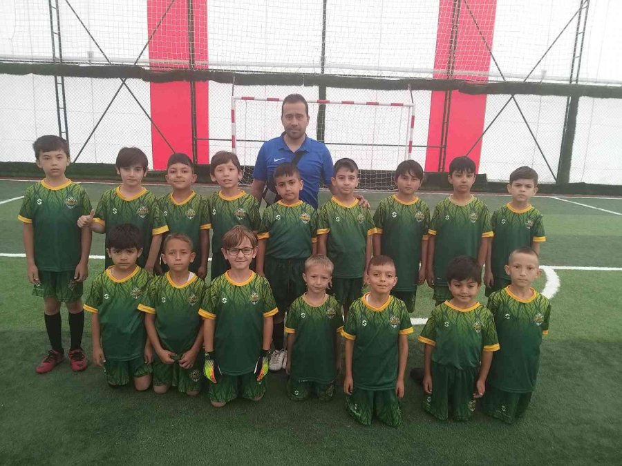 Dostluk Turnuvasında Kozlarını Paylaştılar