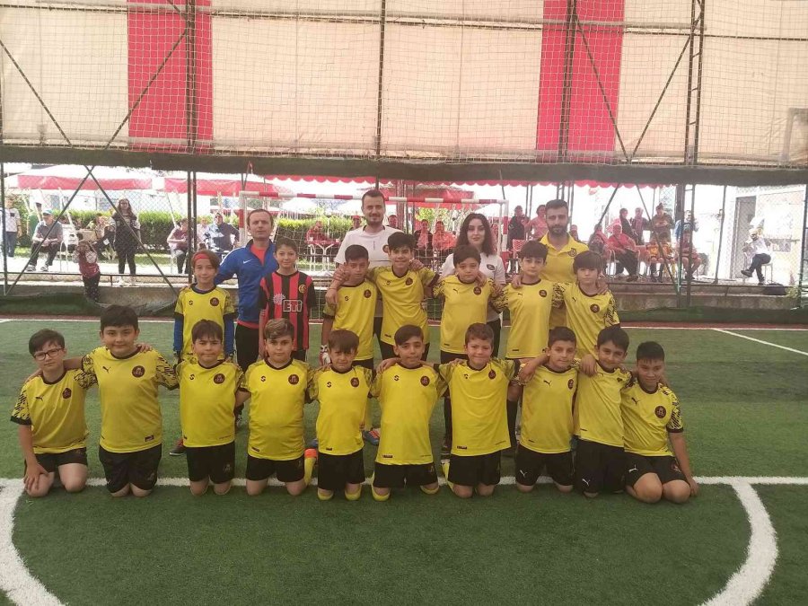 Dostluk Turnuvasında Kozlarını Paylaştılar