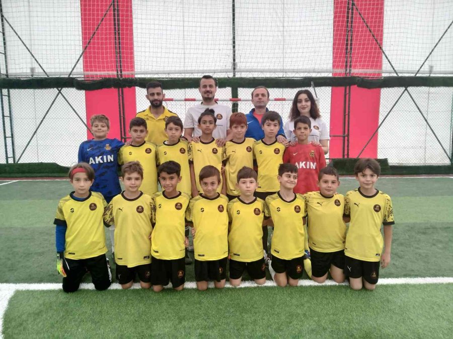 Dostluk Turnuvasında Kozlarını Paylaştılar