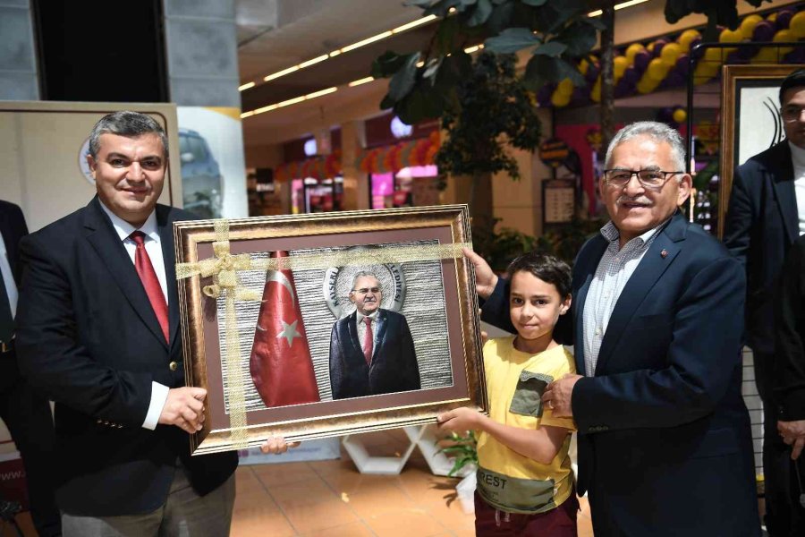 Kaymek Sergisini Açan Başkan Büyükkılıç’a Sürpriz Hediye